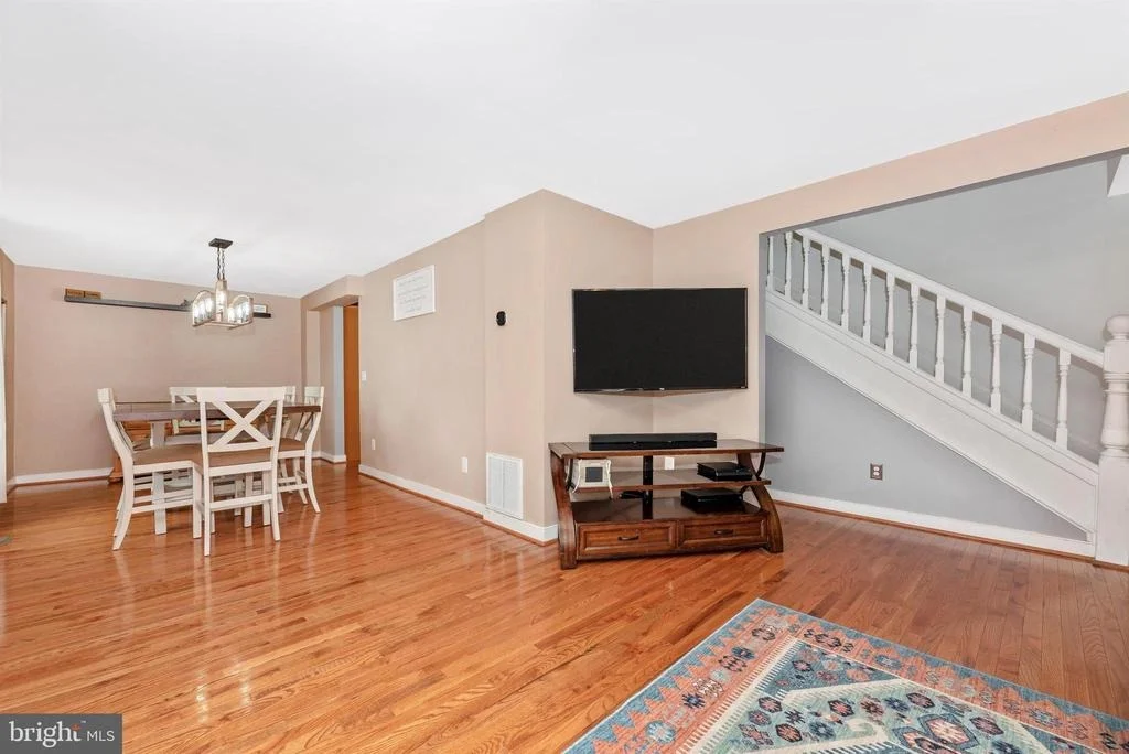Photo of 1 E E STREET