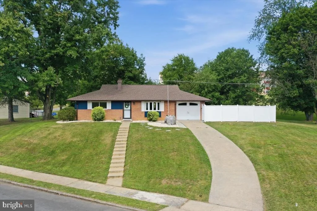 Photo of 1405 OUTER DRIVE