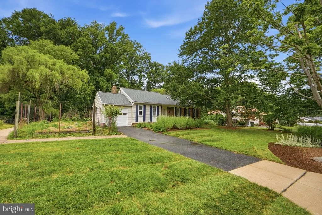 Photo of 14204 PICCADILLY ROAD