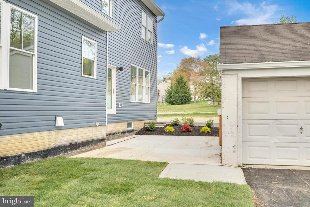 Photo of 413 TRIMBLE ROAD
