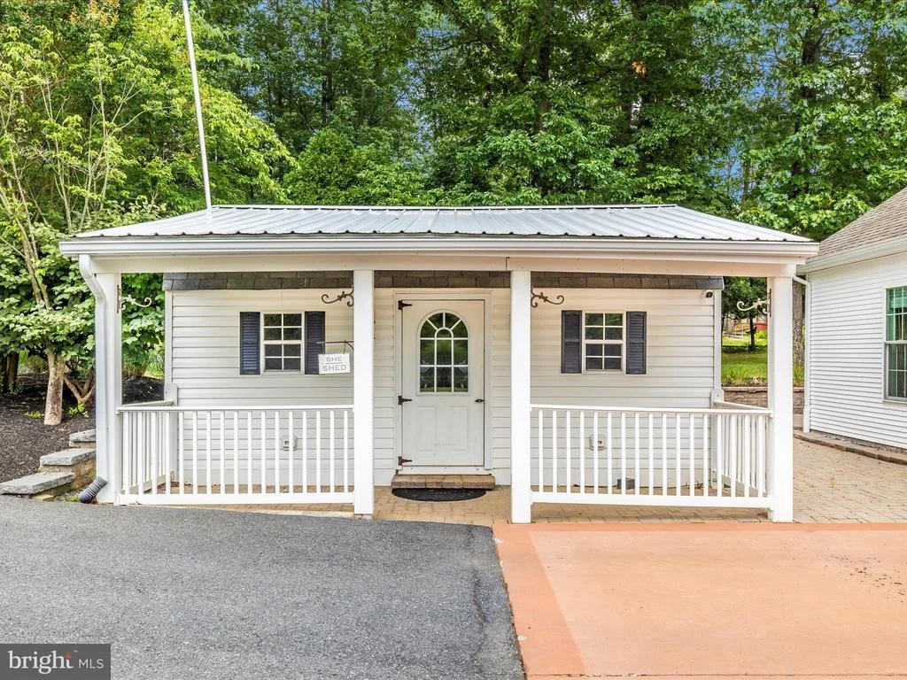 Photo of 6047 QUINN ROAD