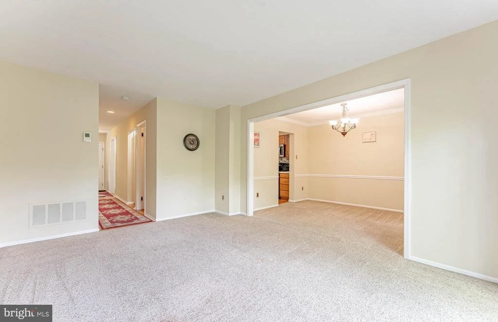 Photo of 11 CHATEAU CIRCLE
