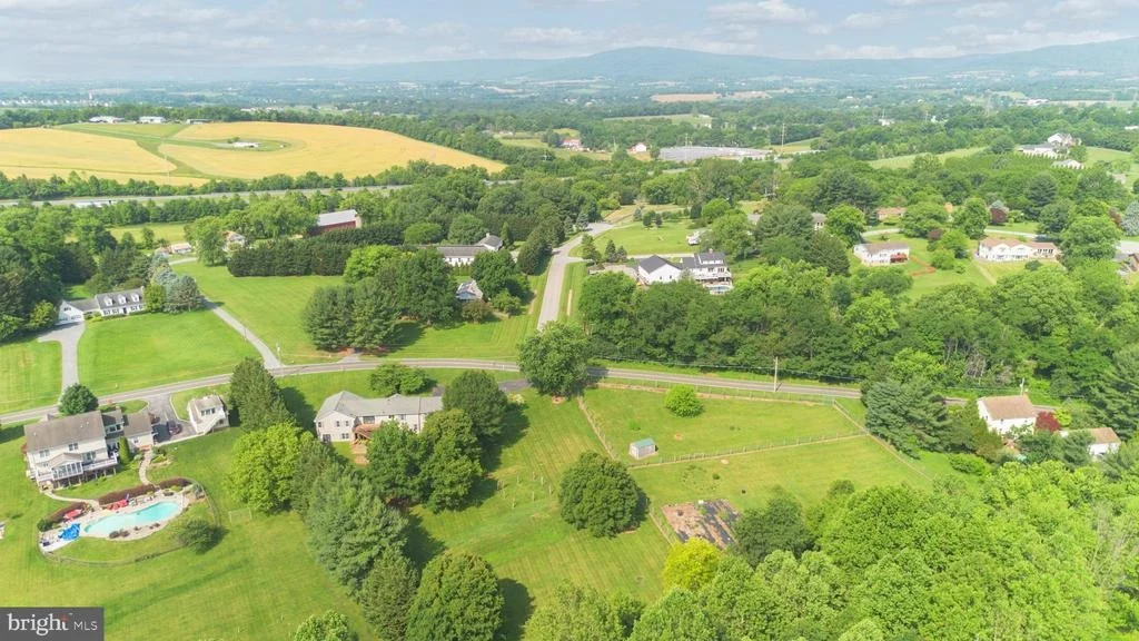 Photo of 8613 HOLLOW ROAD