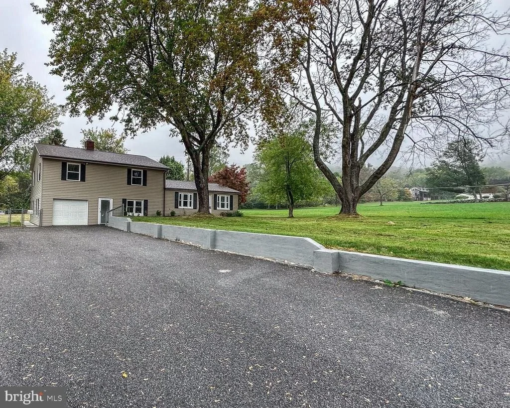 Photo of 8858 HAWBOTTOM ROAD