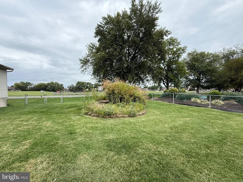Photo of 7252 MEADOW LANE