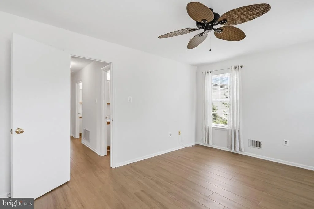 Photo of 5661 CRABAPPLE DRIVE
