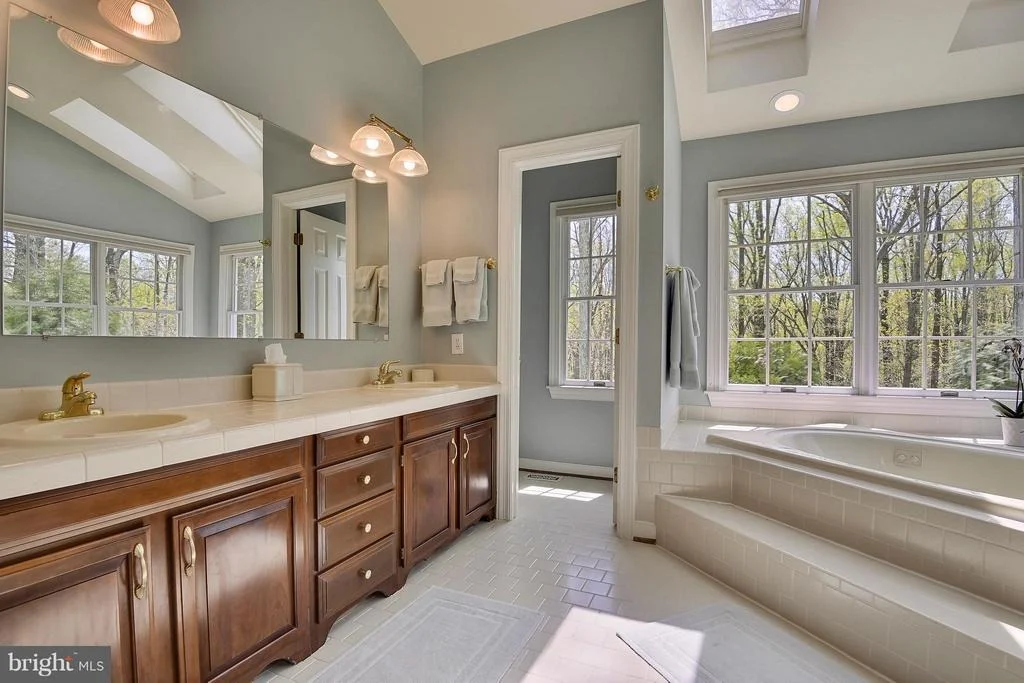 Photo of 704 FALLS ROAD