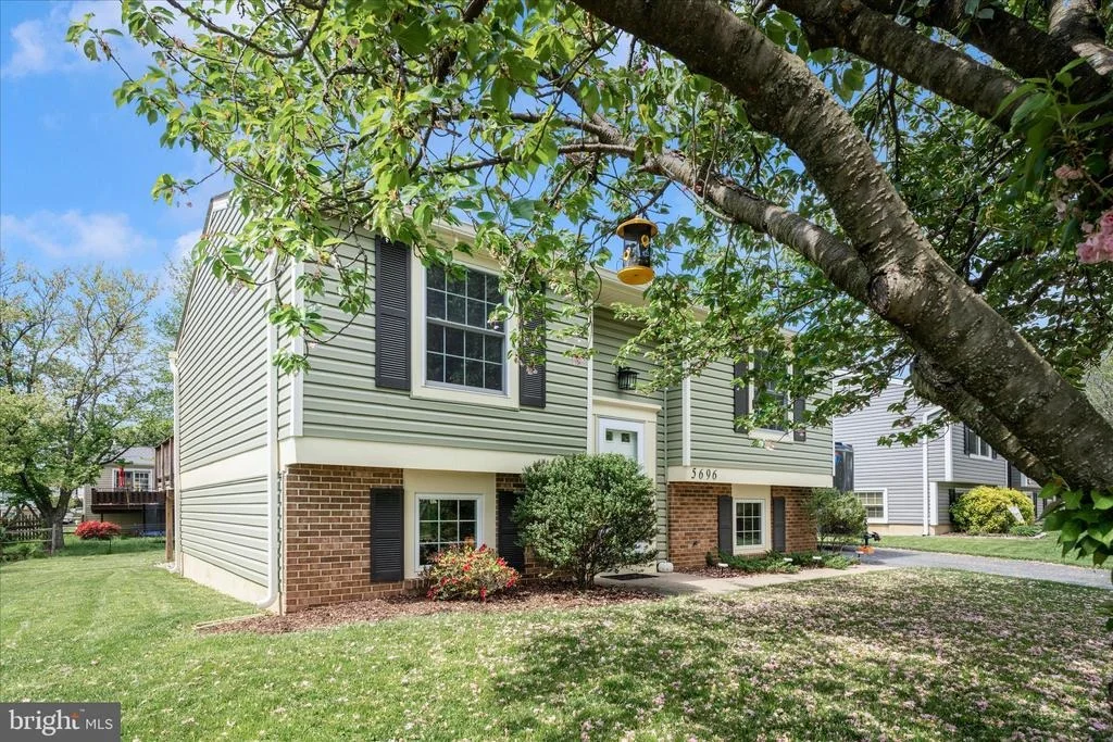 Photo of 5696 PEBBLE DRIVE