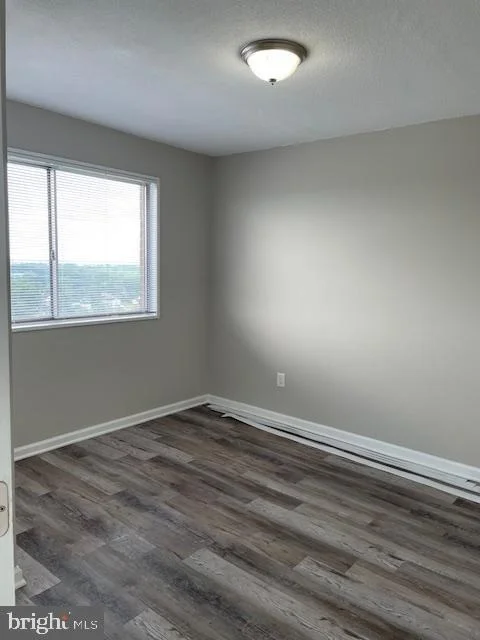 Photo of Unit 1503 at 1836 METZEROTT