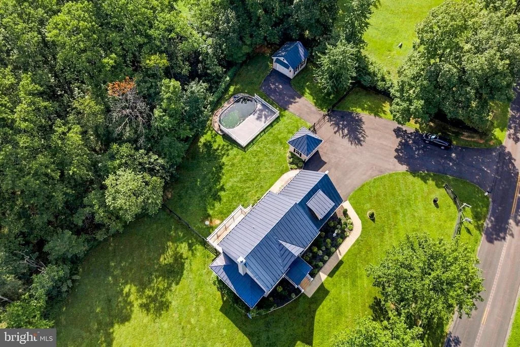 Photo of 7135 LEEDS MANOR ROAD