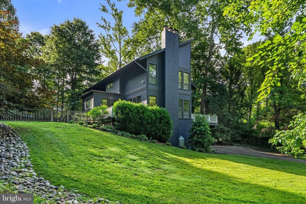 Photo of 8025 RIVERSIDE DRIVE