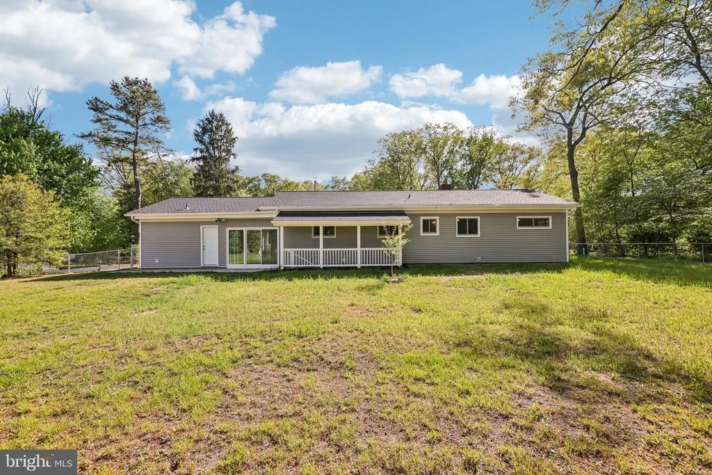 Photo of 816 MEADOW ROAD