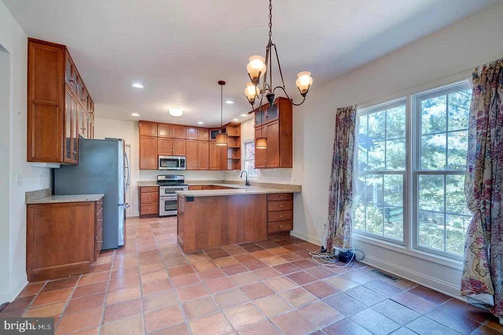 Photo of 142 W SHORE DRIVE