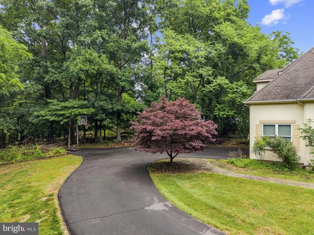 Photo of 17951 STONELEIGH DRIVE