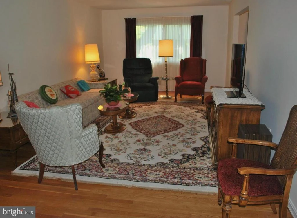 Photo of 914 CLINTWOOD DRIVE