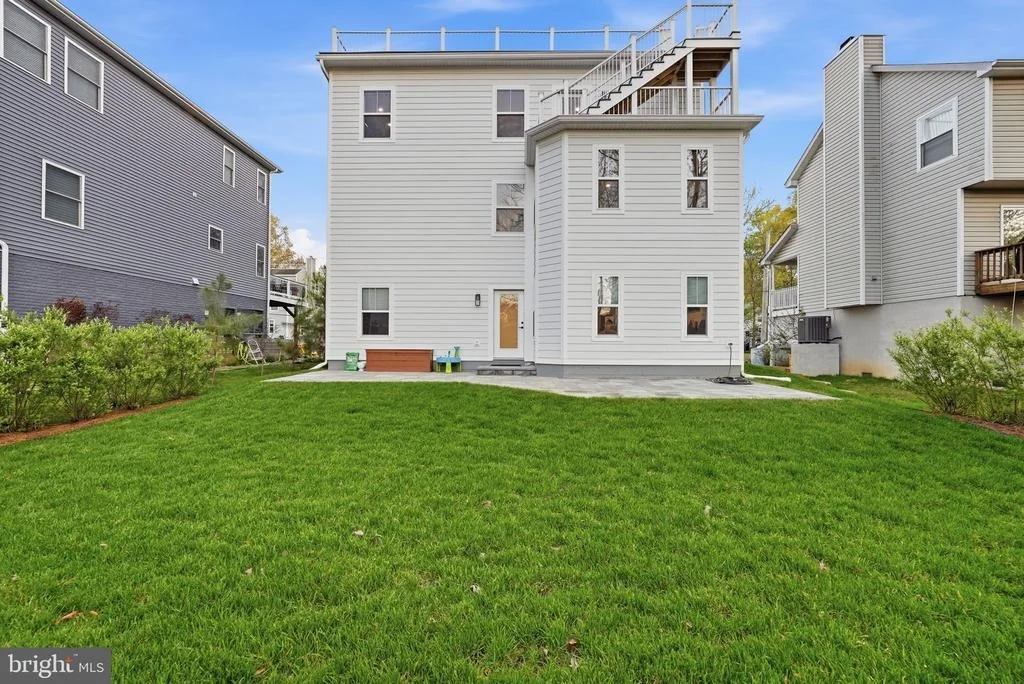 Photo of 1422 HOWARD ROAD