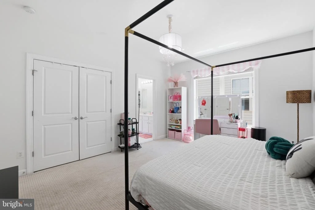 Photo of 20623 HOLYOKE DRIVE