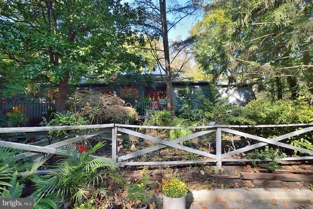 Photo of 4 BUTTONWOOD LANE