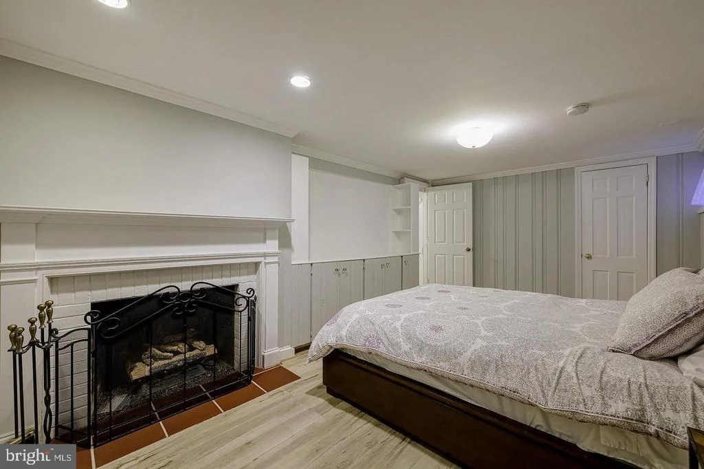 Photo of 3905 LAIRD PLACE