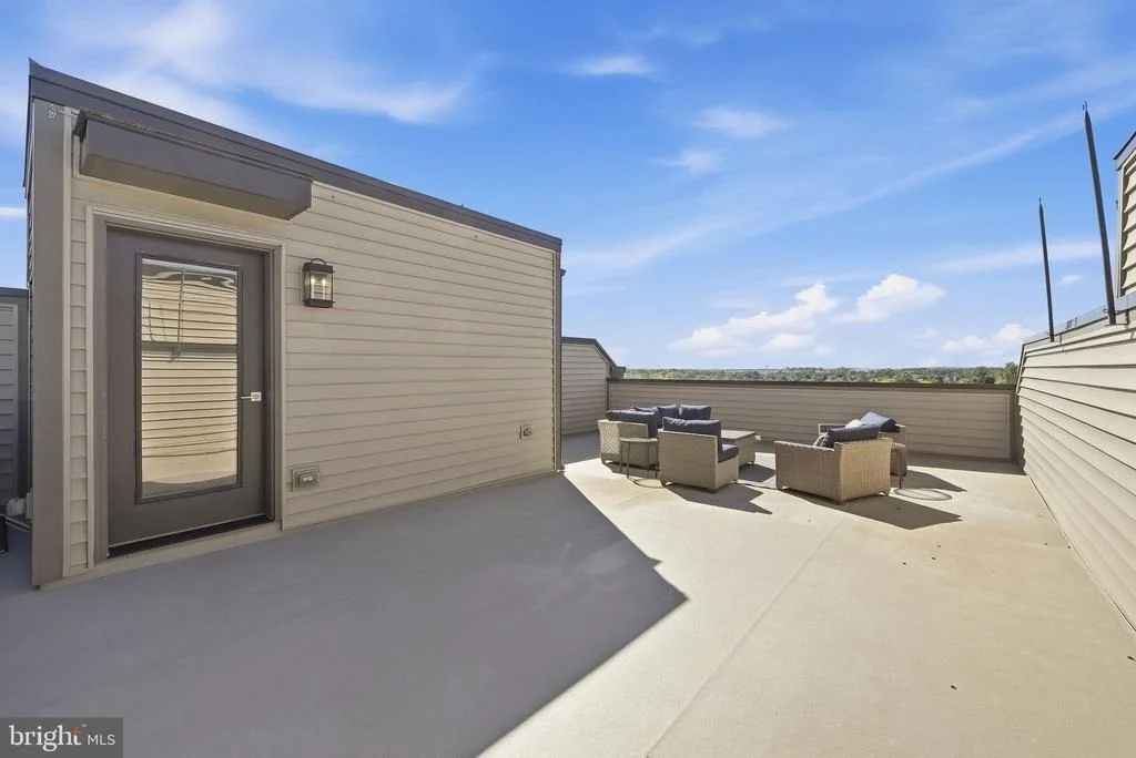Photo of 43556 CENTERGATE DRIVE