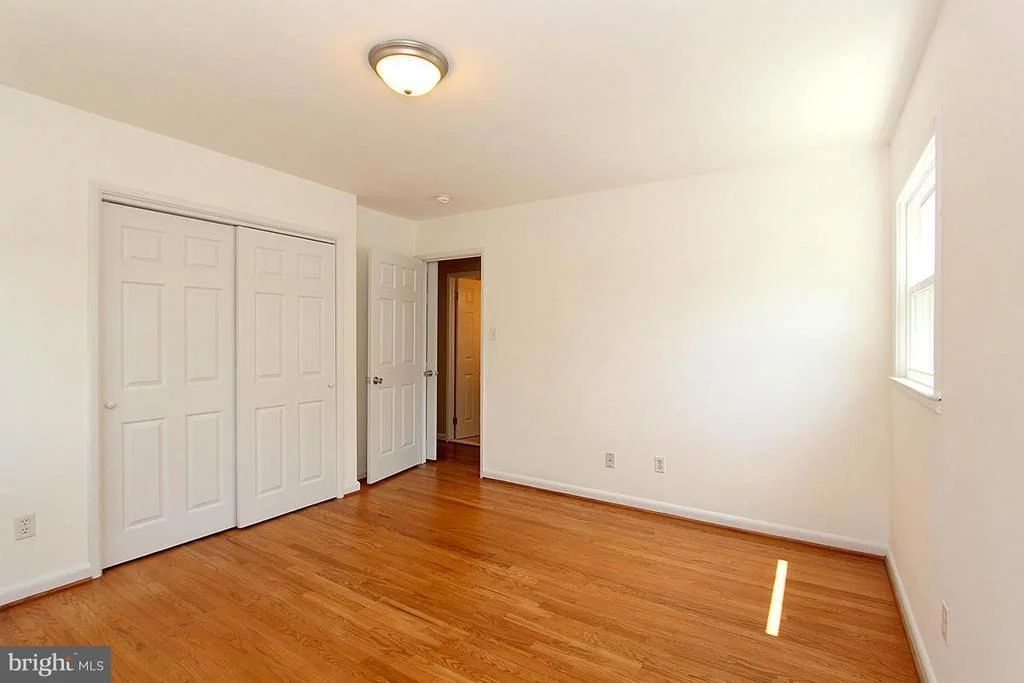 Photo of 911 WHITE WAY