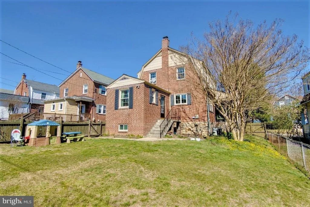 Photo of 620 ALDERSHOT ROAD
