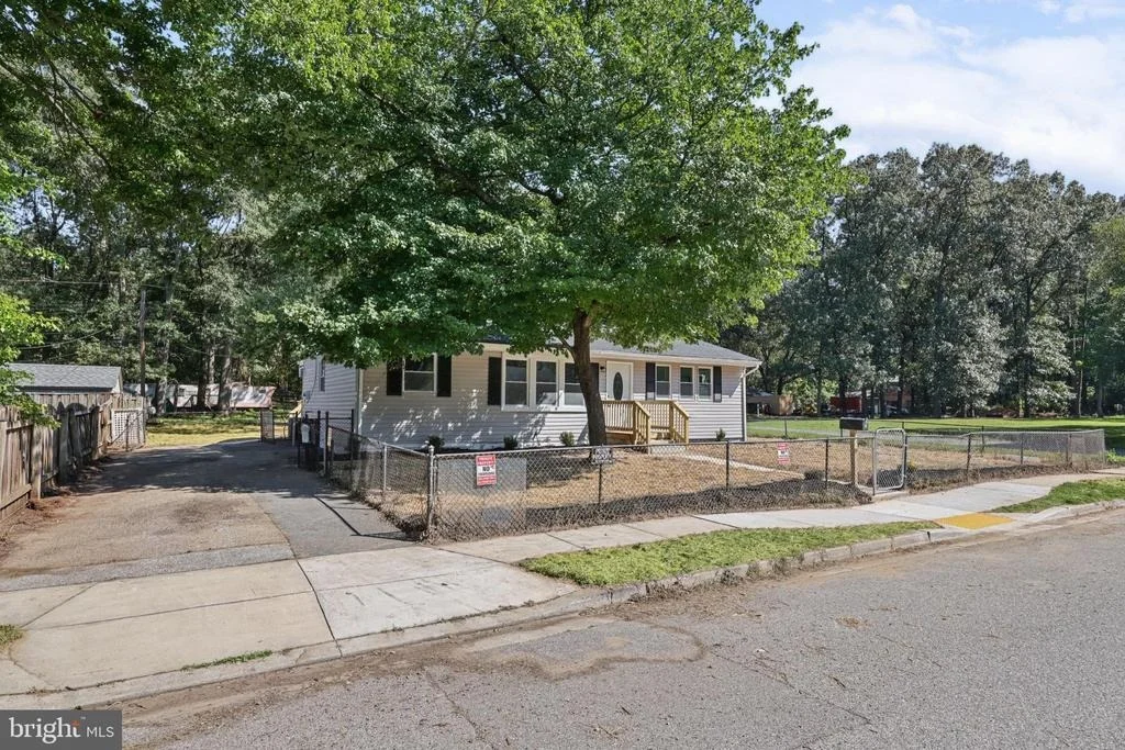 Photo of 15 PENNY LANE