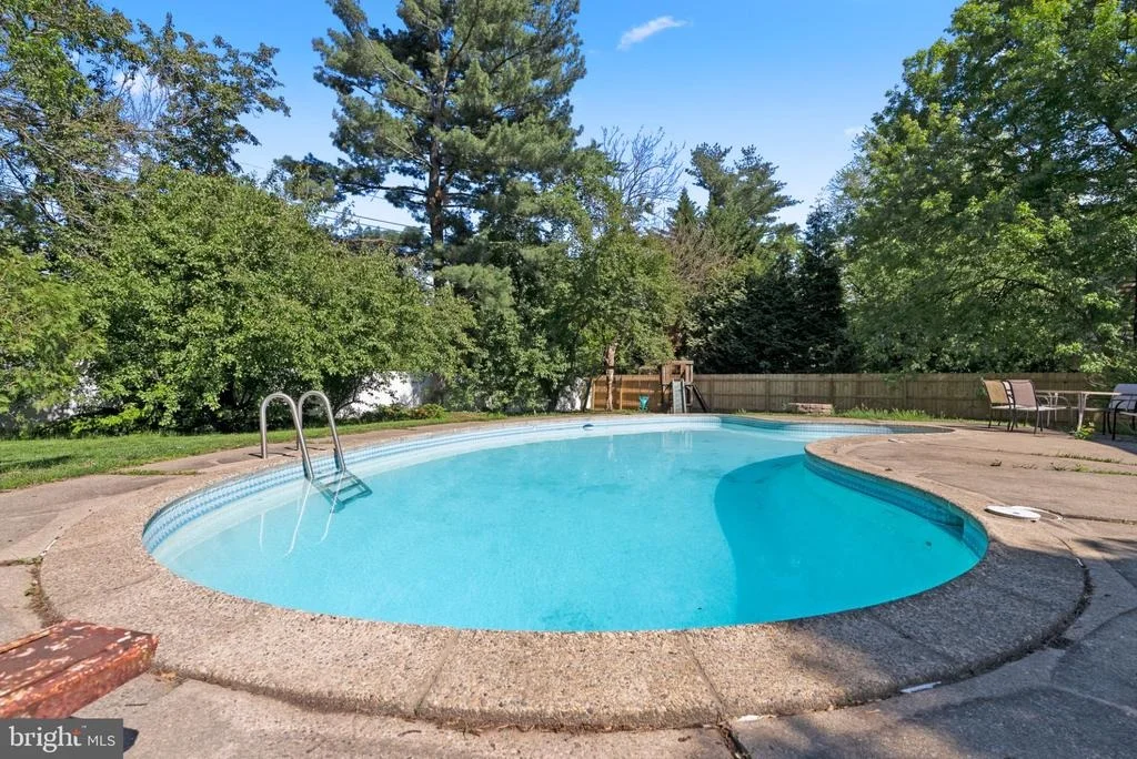 Photo of 112 WILLIAMSBURG WAY
