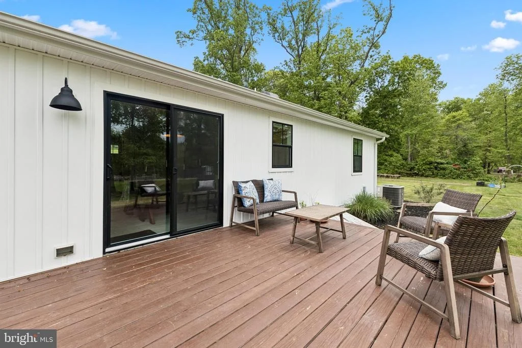 Photo of 9816 FAIRLEE ROAD