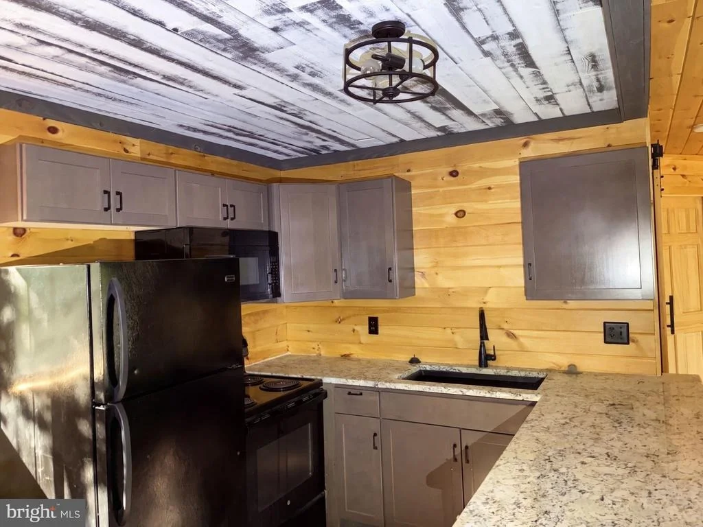Photo of 816 HILLTOP LANE