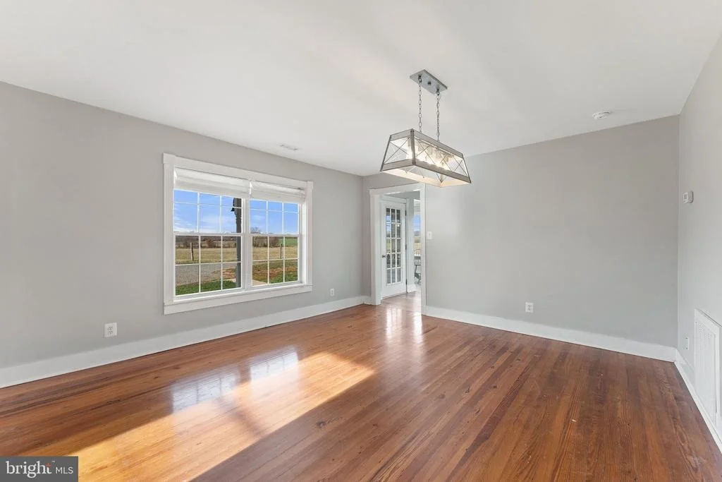 Photo of 18499 AUBURN ROAD