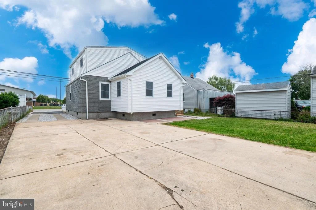 Photo of 1219 N POINT ROAD