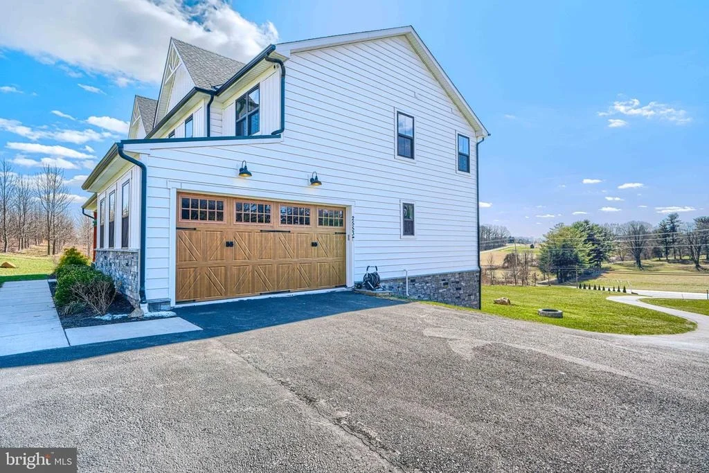 Photo of 2553 HANOVER PIKE