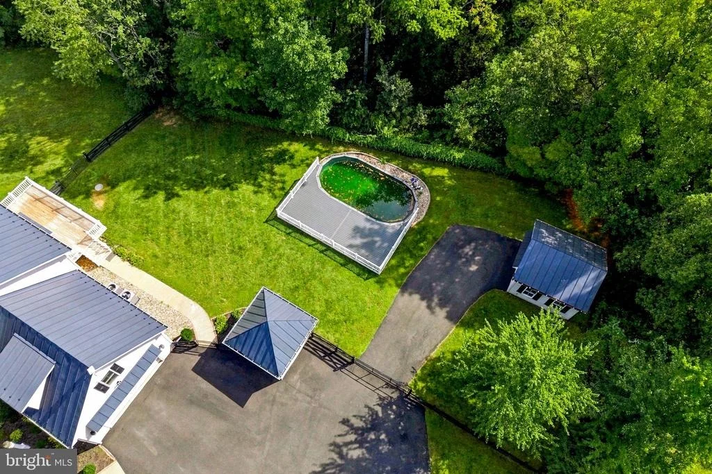 Photo of 7135 LEEDS MANOR ROAD