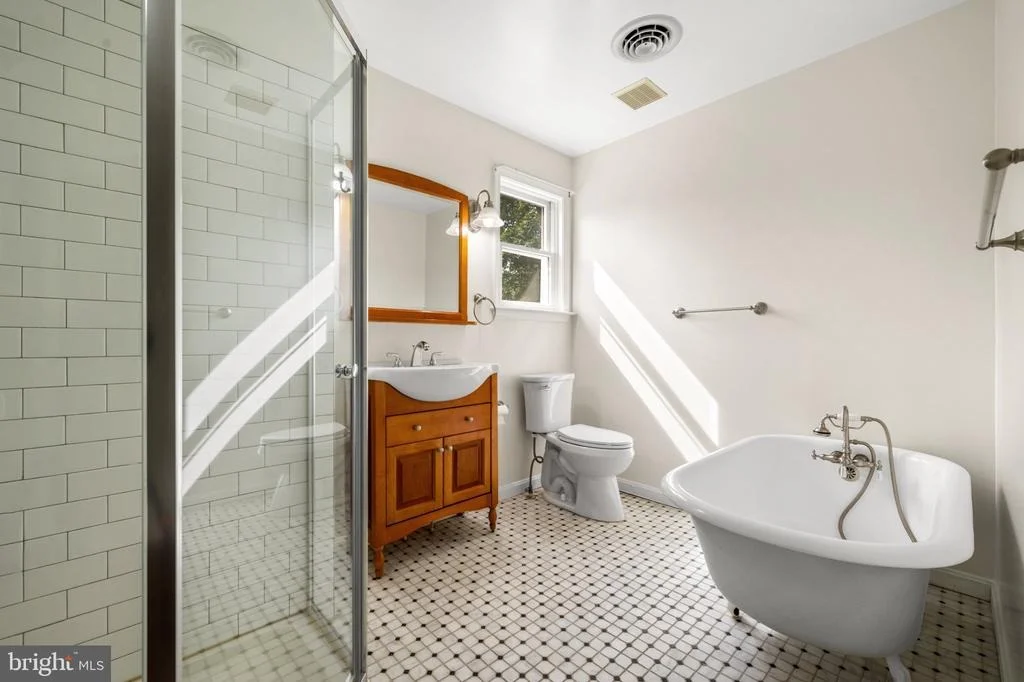 Photo of 406 LEIGHTON AVENUE