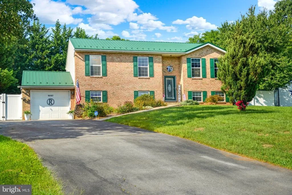 Photo of 16902 READING DRIVE