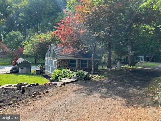 Photo of 2310 PUTNAM ROAD