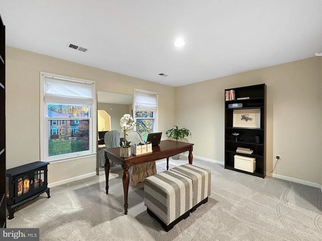Photo of 325 SOAPSTONE LANE