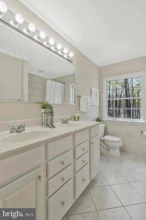 Photo of 6132 ROXBURY AVENUE