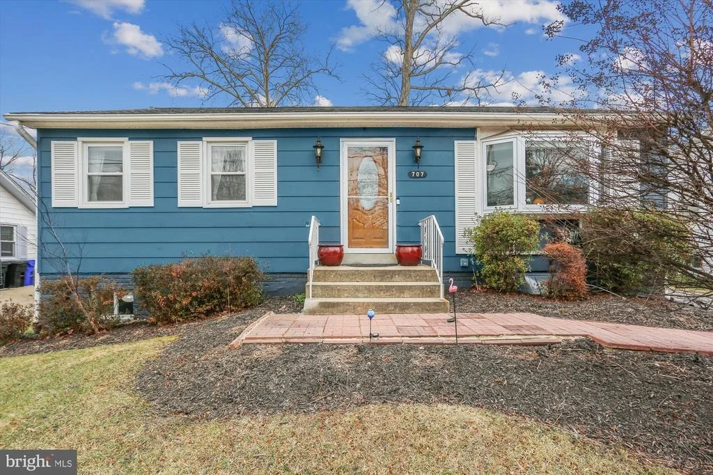 Photo of 707 HOLLYWOOD AVENUE