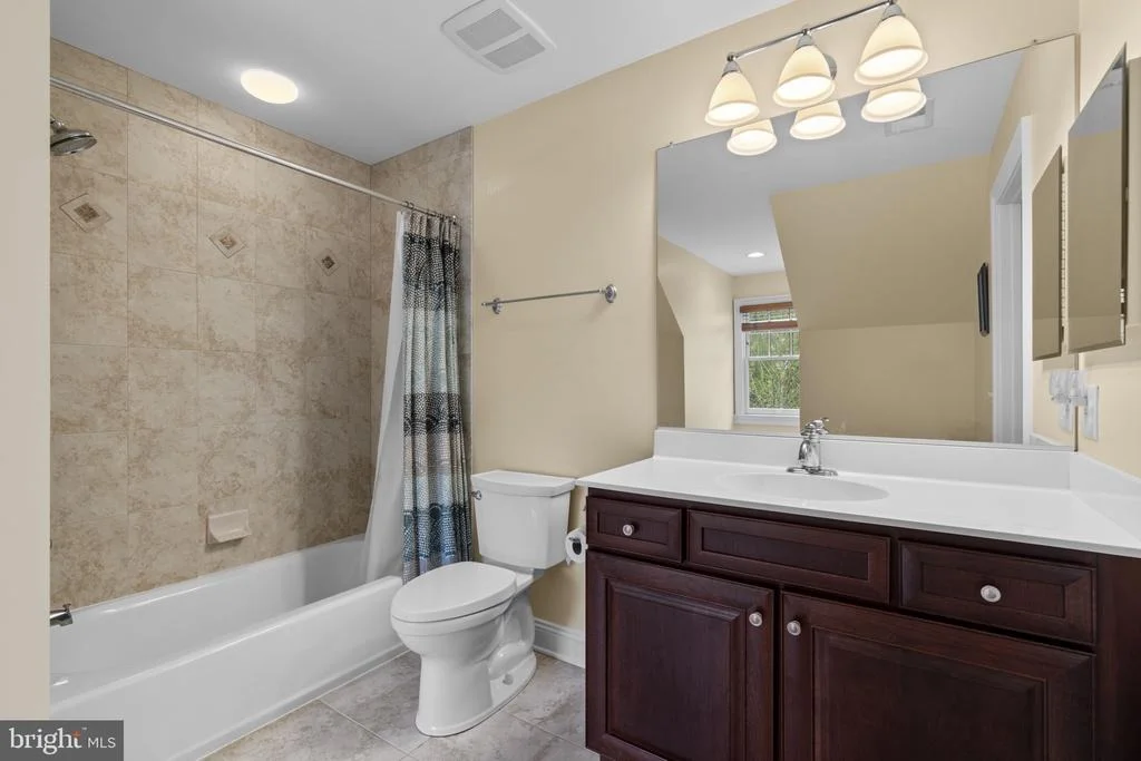 Photo of 370 EAGLE HILL ROAD
