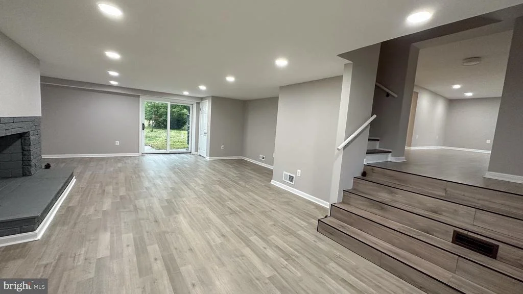 Photo of 8858 HAWBOTTOM ROAD