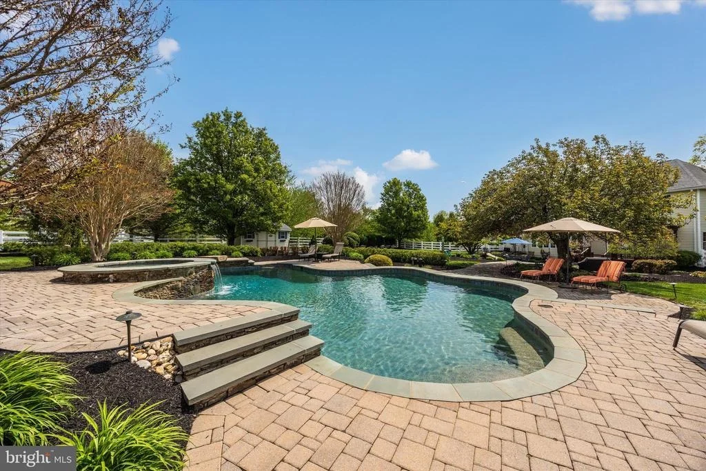 Photo of 6170 CHALLEDON CIRCLE