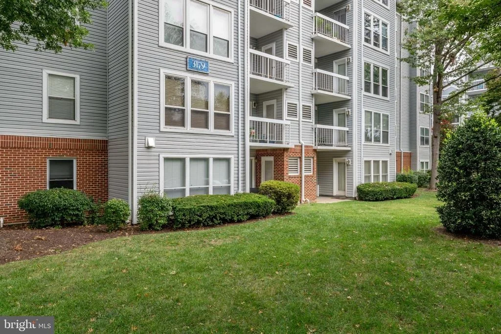 Photo of Unit 2A2 at 3179 SUMMIT SQUARE DRIVE