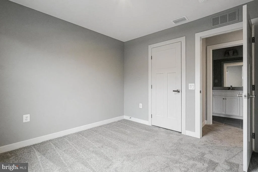 Photo of 14380 LONGHOUSE LOOP