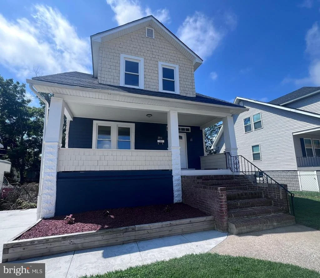 Photo of 2911 THORNDALE AVENUE