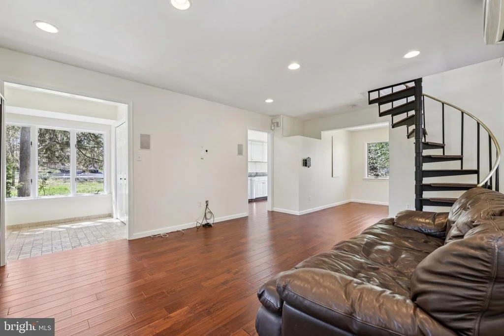 Photo of 2921 DUVALL ROAD