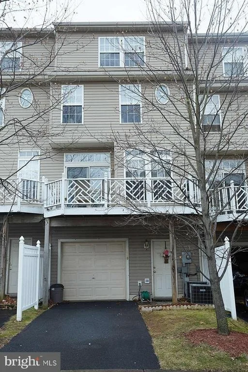 Photo of 560 EISENHOWER DRIVE