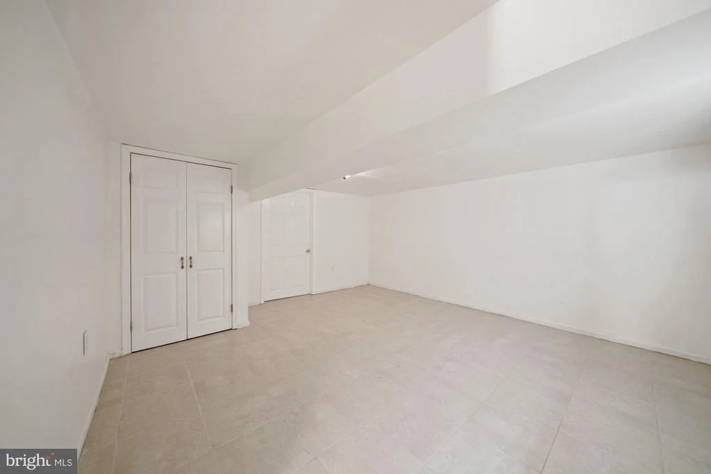 Photo of 1445 LAUREL HILL ROAD