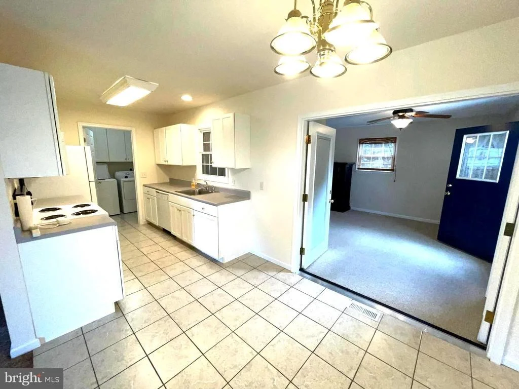 Photo of 28 CIRCLE DRIVE W